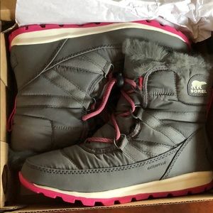 Sorel waterproof snow shoes